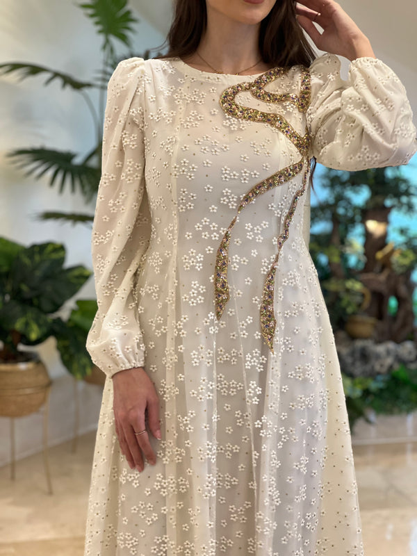 فستان ناعم الخام اورعنزا